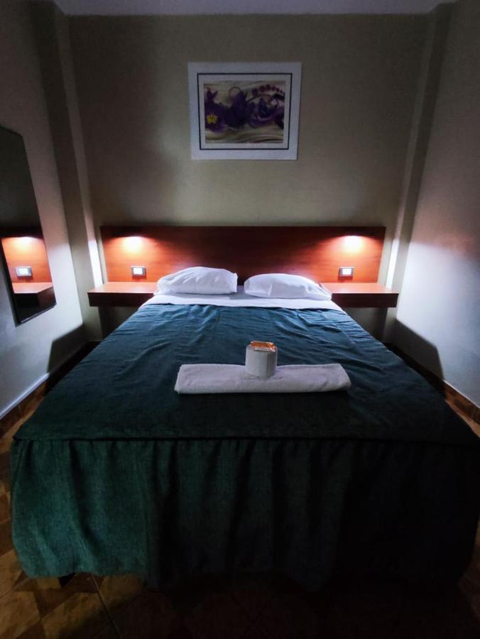 Hostal Continental Наска Екстериор снимка
